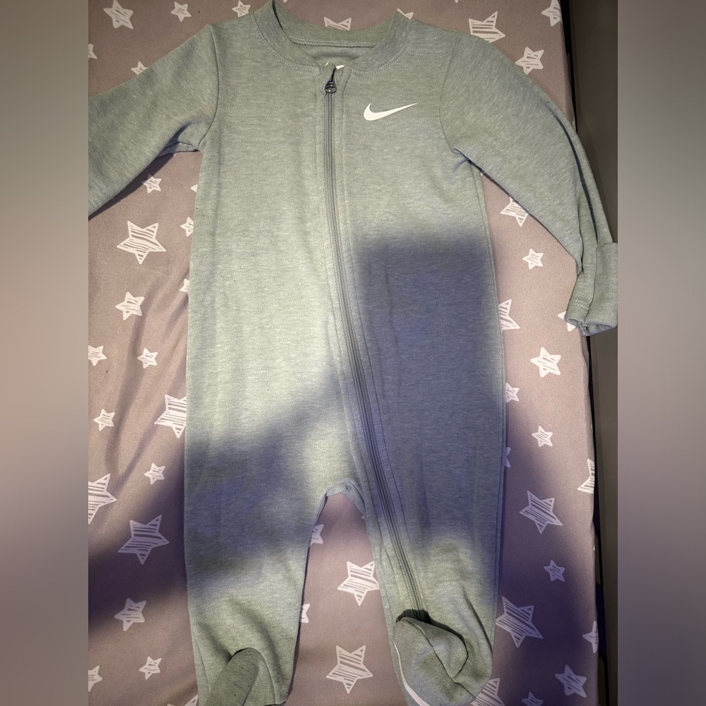 2 Nike footies size 6 months